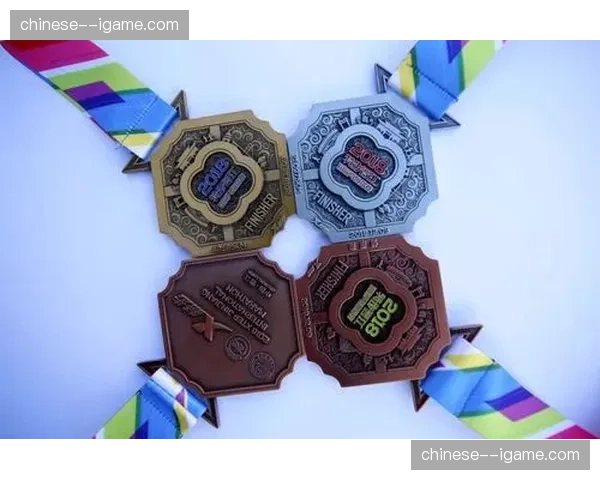 鄂尔多斯赛场外的文化交流:各国选手交换队服纪念徽章 鄂尔多斯赛场外的文化交流:各国选手交换队服纪念徽章